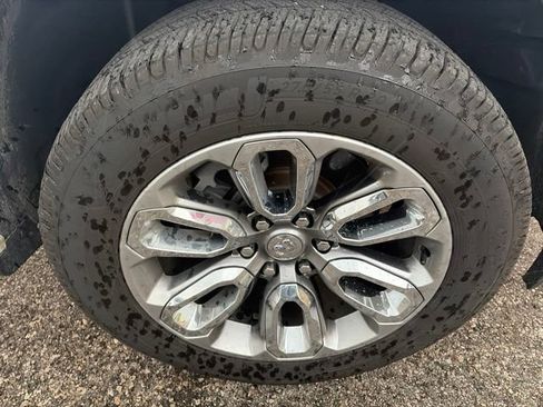 Used 2019 RAM 1500 Laramie AWD/4WD image 4