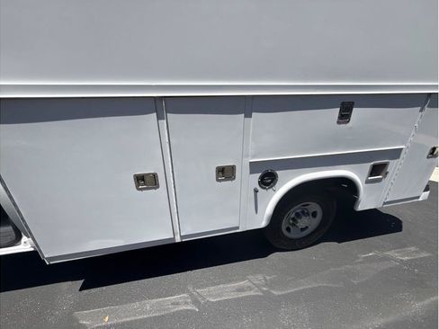 Used 2016 Chevrolet Express 3500 w/ Chrome Appearance Package RWD image 15
