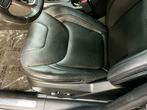 Used 2020 Jeep Cherokee Limited image 19