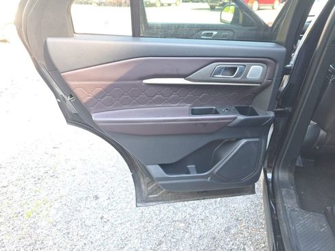 Used 2025 Ford Explorer Platinum w/ LUX Leather Package AWD/4WD image 14