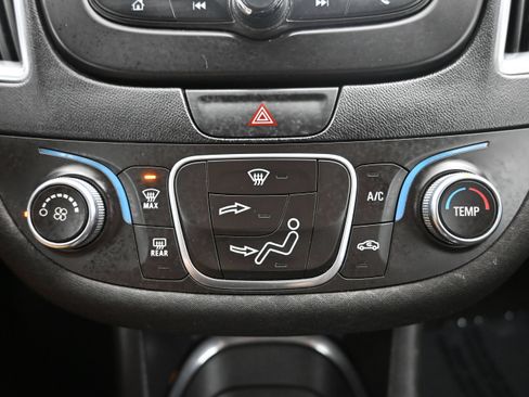 Used 2018 Chevrolet Malibu LT FWD image 16
