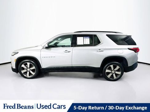 Used 2022 Chevrolet Traverse LT w/ LT Premium Package image 4