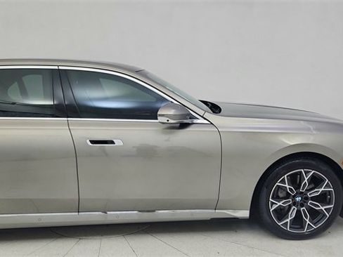 Used 2025 BMW i7 eDrive50 image 8