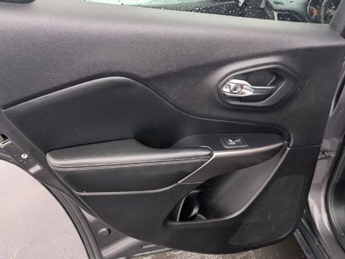 Used 2020 Jeep Cherokee Limited image 26