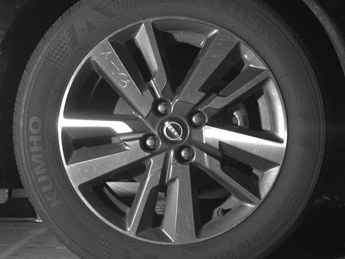 Used 2025 Nissan Versa SV image 10