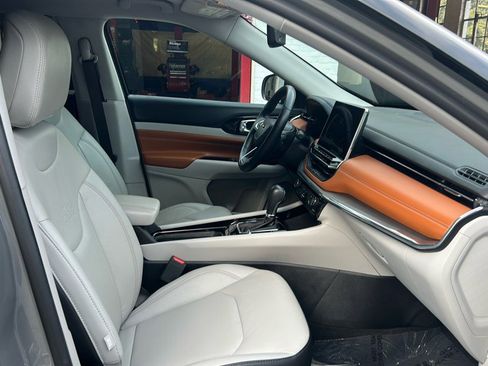 Used 2022 Jeep Compass Limited w/ Mopar Graphics Package image 9