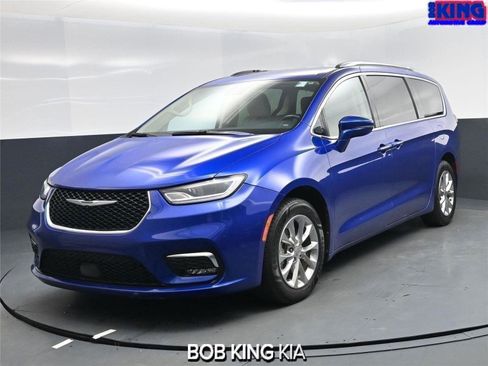 Used 2021 Chrysler Pacifica Touring-L image 1