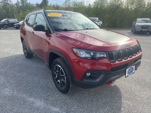 Used 2025 Jeep Compass Trailhawk AWD/4WD image 8