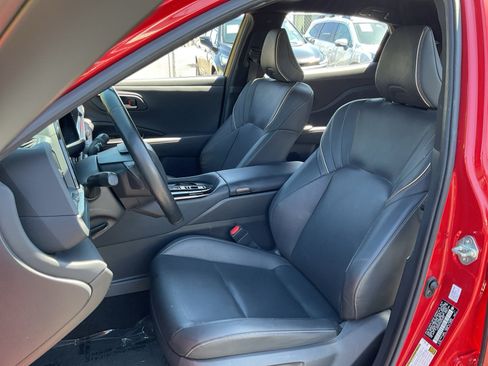 Used 2025 Toyota Crown w/ Carpet Mat Package (TMS) AWD/4WD image 16