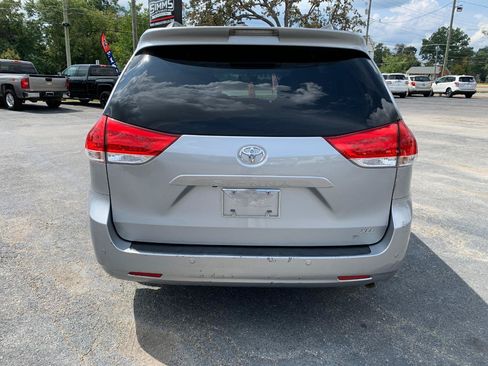 Used 2014 Toyota Sienna XLE FWD image 6