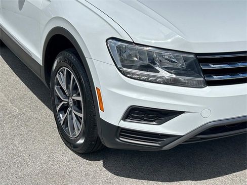 Used 2020 Volkswagen Tiguan SE w/ Panoramic Sunroof Package image 10