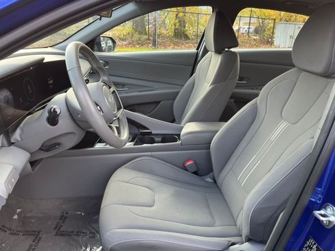 Used 2025 Hyundai Elantra SEL image 35