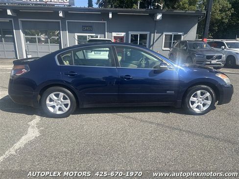 Used 2009 Nissan Altima Hybrid Sedan w/ Connection Pkg image 10