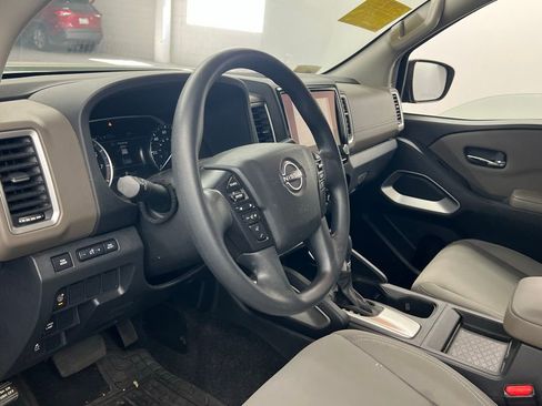 Used 2022 Nissan Frontier SV w/ Technology Package image 5