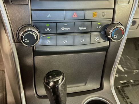 Used 2015 Toyota Camry LE FWD image 18