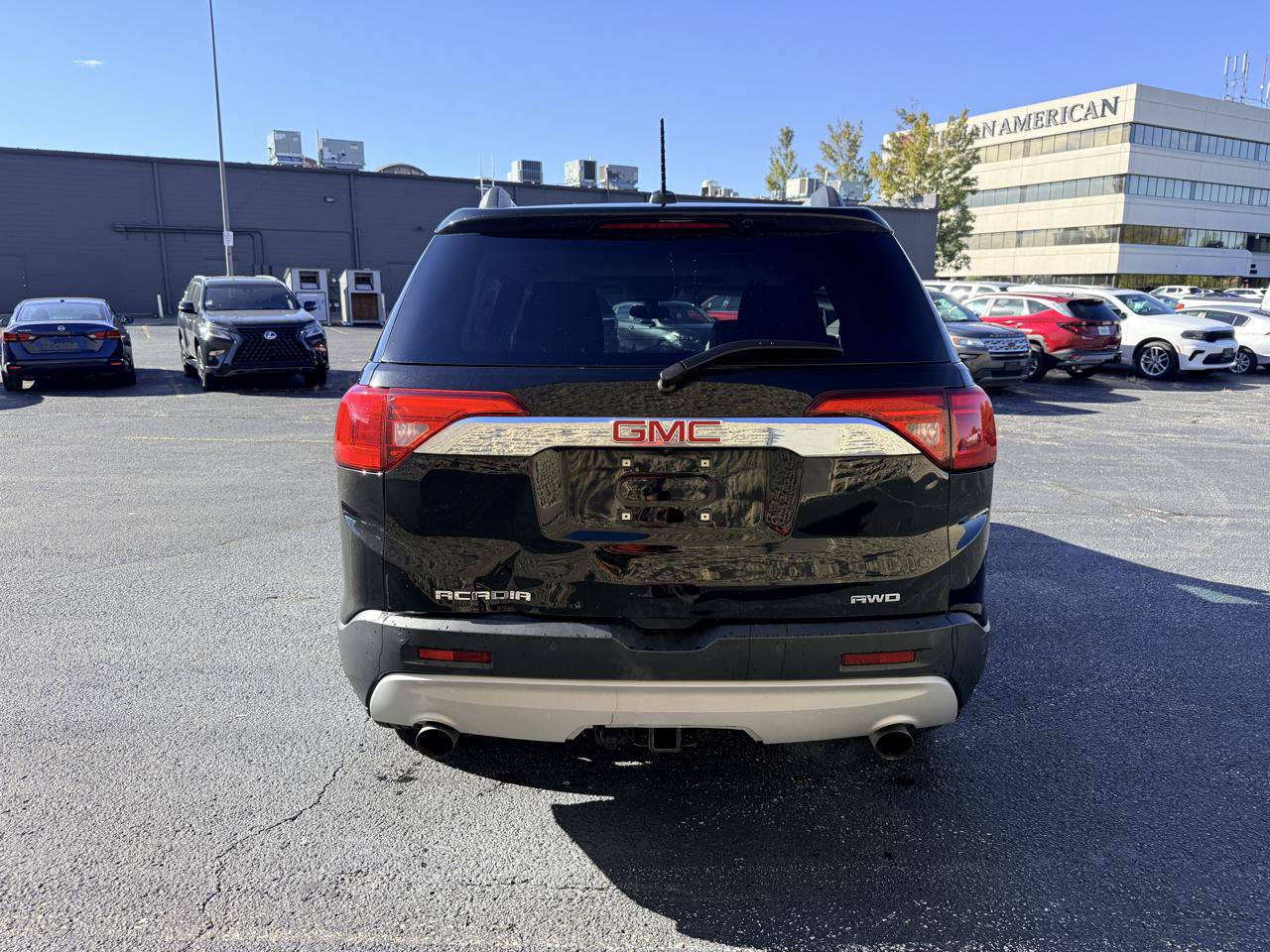 Used 2017 GMC Acadia SLT AWD/4WD image 3