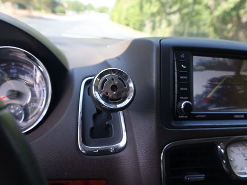 Used 2014 Chrysler Town & Country Touring FWD image 42