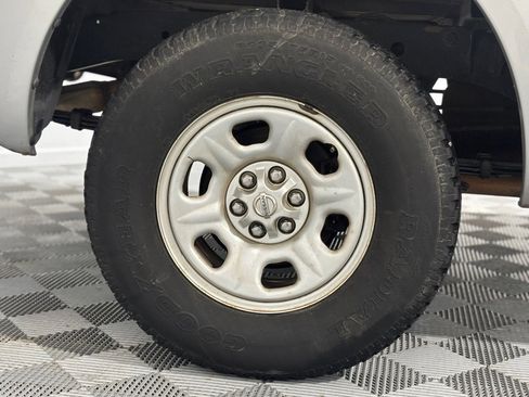 Used 2006 Nissan Frontier XE w/ (G01) XE Preferred Pkg image 30