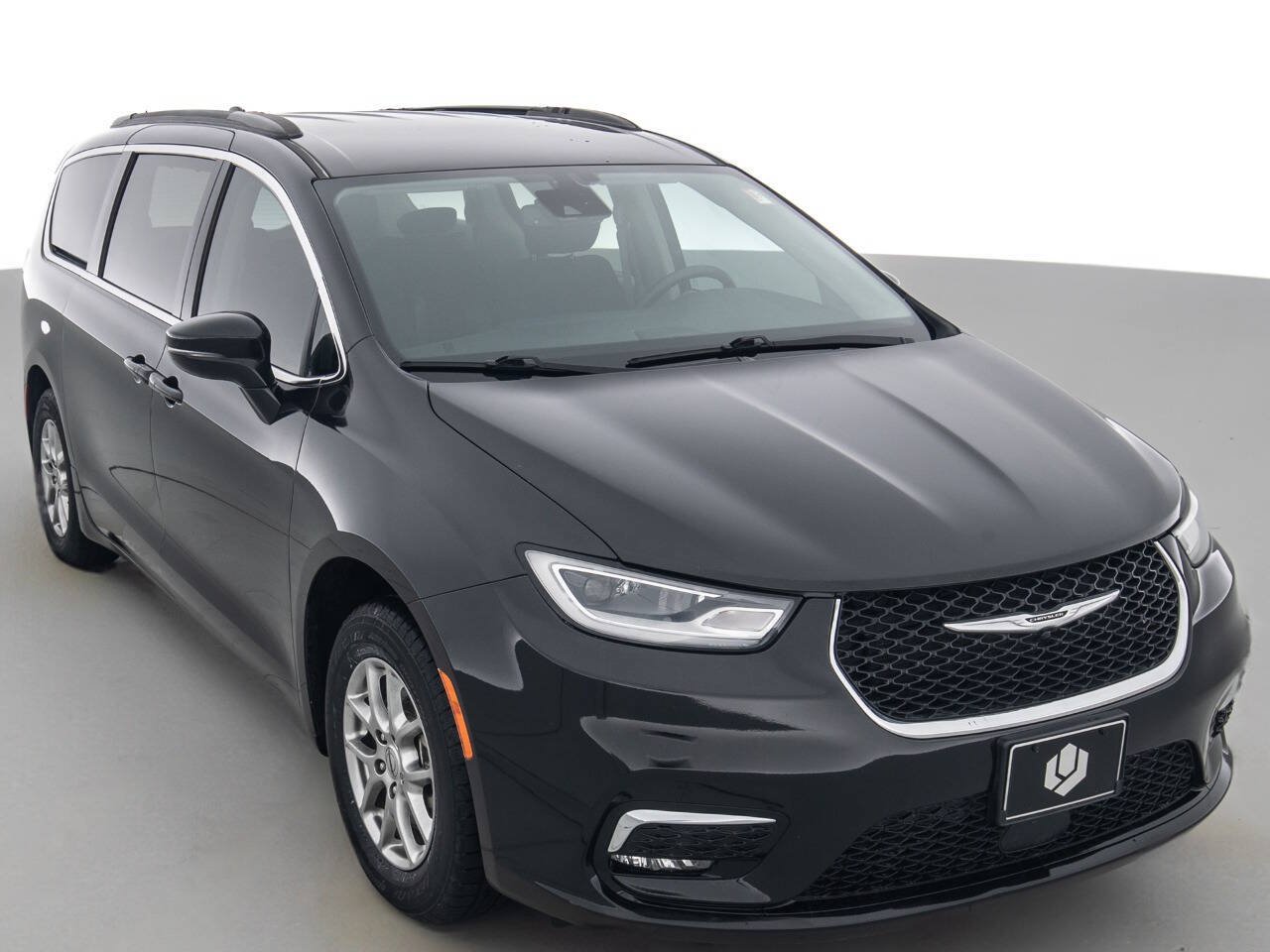 Used 2021 Chrysler Pacifica Touring FWD image 1