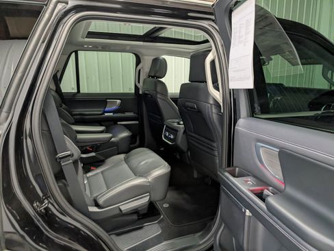 Used 2025 Ford Expedition Platinum image 32