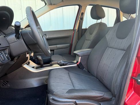 Used 2009 Ford Focus SE FWD image 12