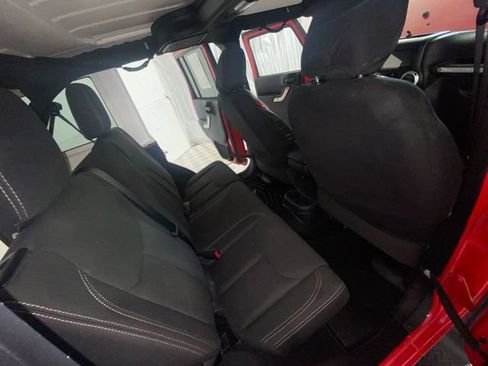 Used 2017 Jeep Wrangler Unlimited Sahara w/ Connectivity Group AWD/4WD image 32