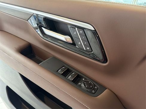 New 2026 Chevrolet Suburban High Country image 25