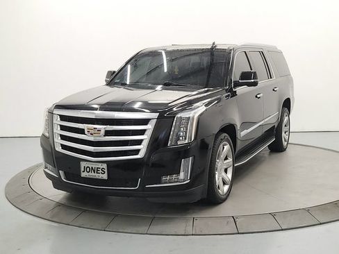 Used 2018 Cadillac Escalade ESV Luxury RWD image 4