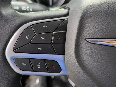 Used 2023 Chrysler Voyager LX FWD image 10