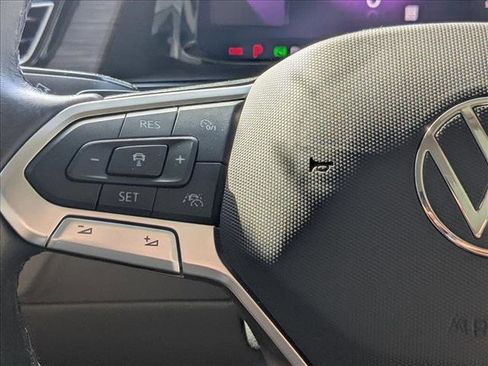 Used 2024 Volkswagen Atlas SEL Premium R-Line image 11