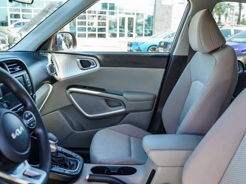 Used 2023 Kia Soul LX image 14