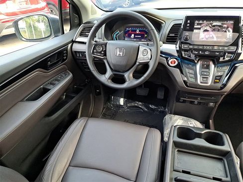 Used 2023 Honda Odyssey Touring image 11