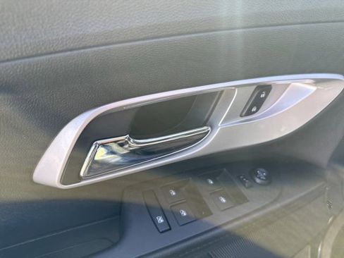 Used 2017 Chevrolet Equinox LT w/ Convenience Package image 25