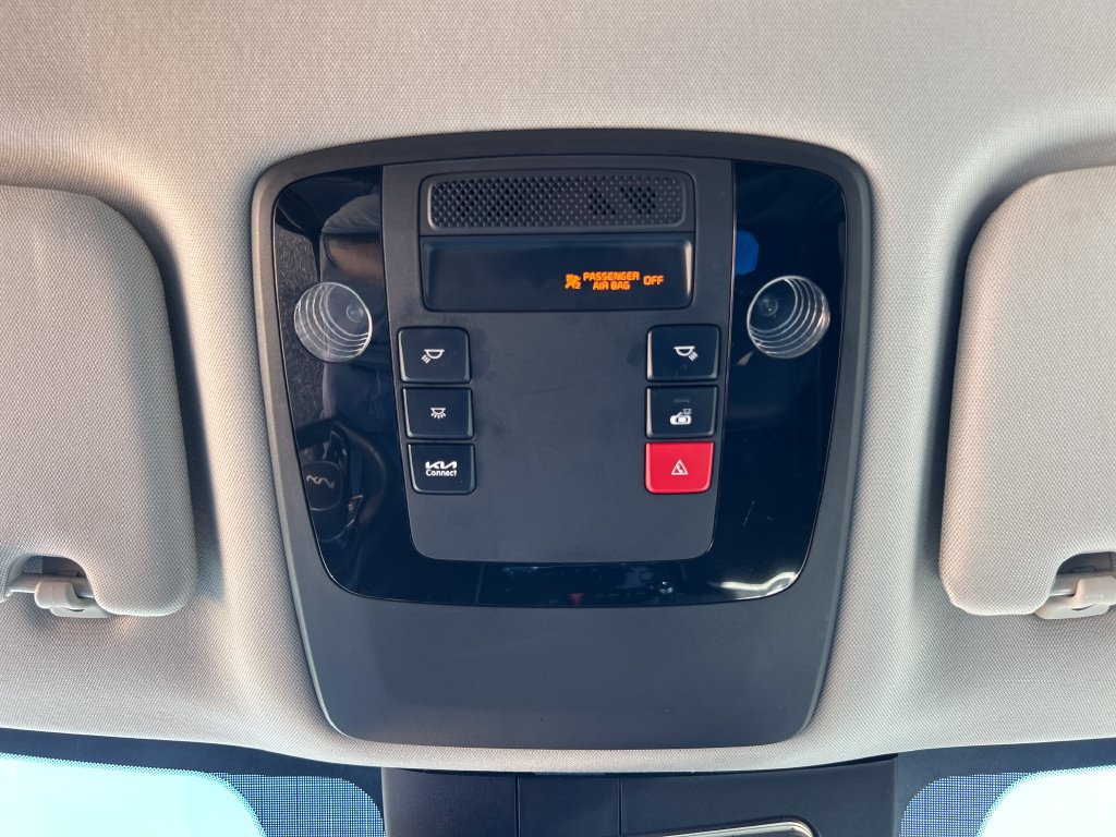 Used 2024 Kia Carnival EX FWD image 20