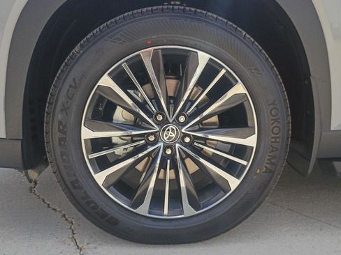 New 2026 Toyota Grand Highlander AWD Hybrid image 28