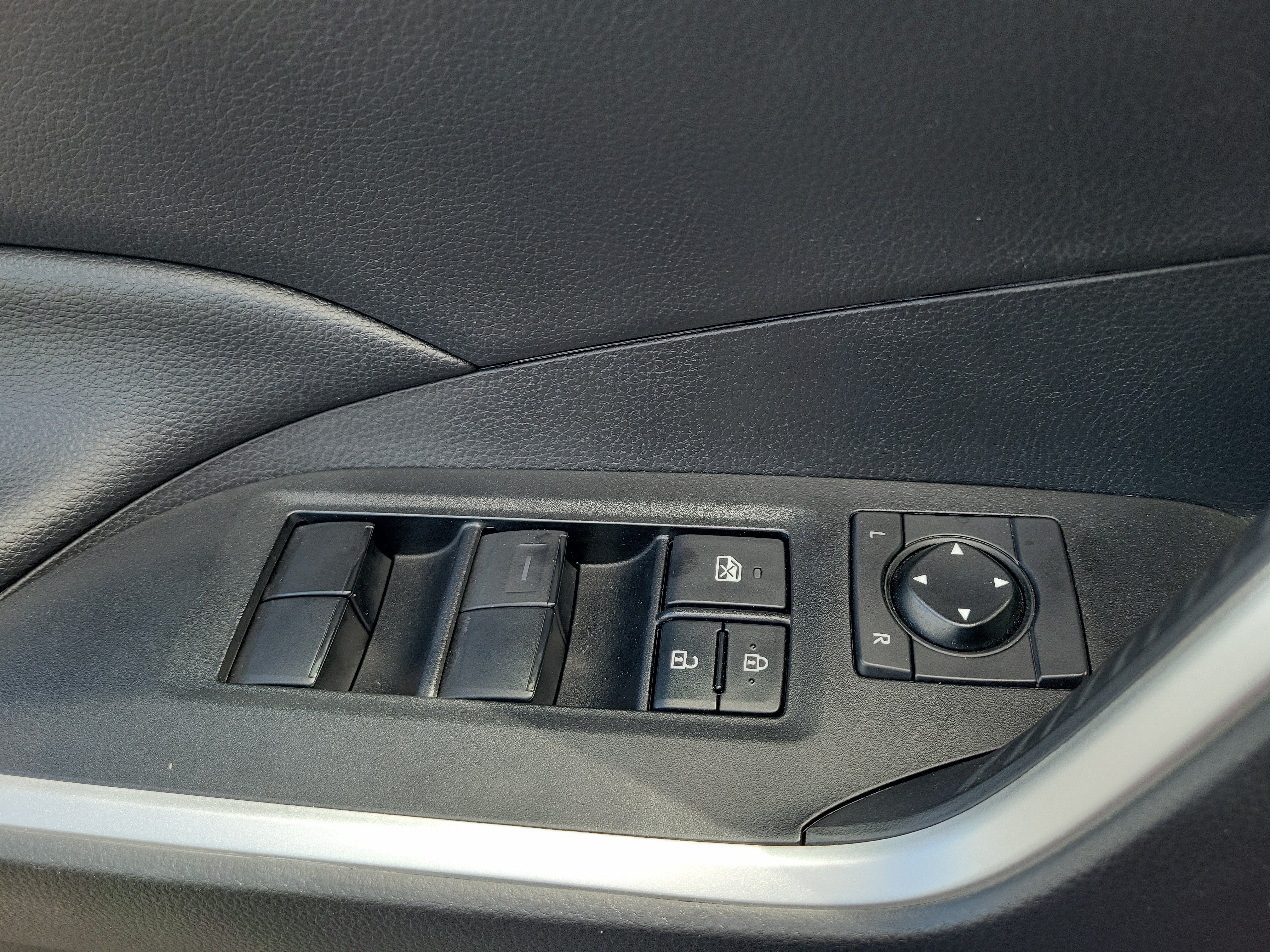 Certified 2021 Toyota RAV4 XLE w/ Convenience Package FWD image 21