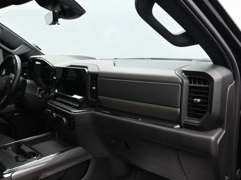 Used 2024 Chevrolet Silverado 2500 ZR2 w/ Technology Package AWD/4WD image 9