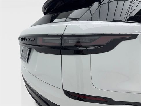 Used 2025 Land Rover Range Rover Velar Dynamic SE image 7