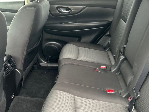 Used 2019 Nissan Rogue SV w/ Premium Package image 9