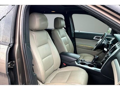 Used 2015 Ford Explorer XLT w/ Equipment Group 202A AWD/4WD image 49