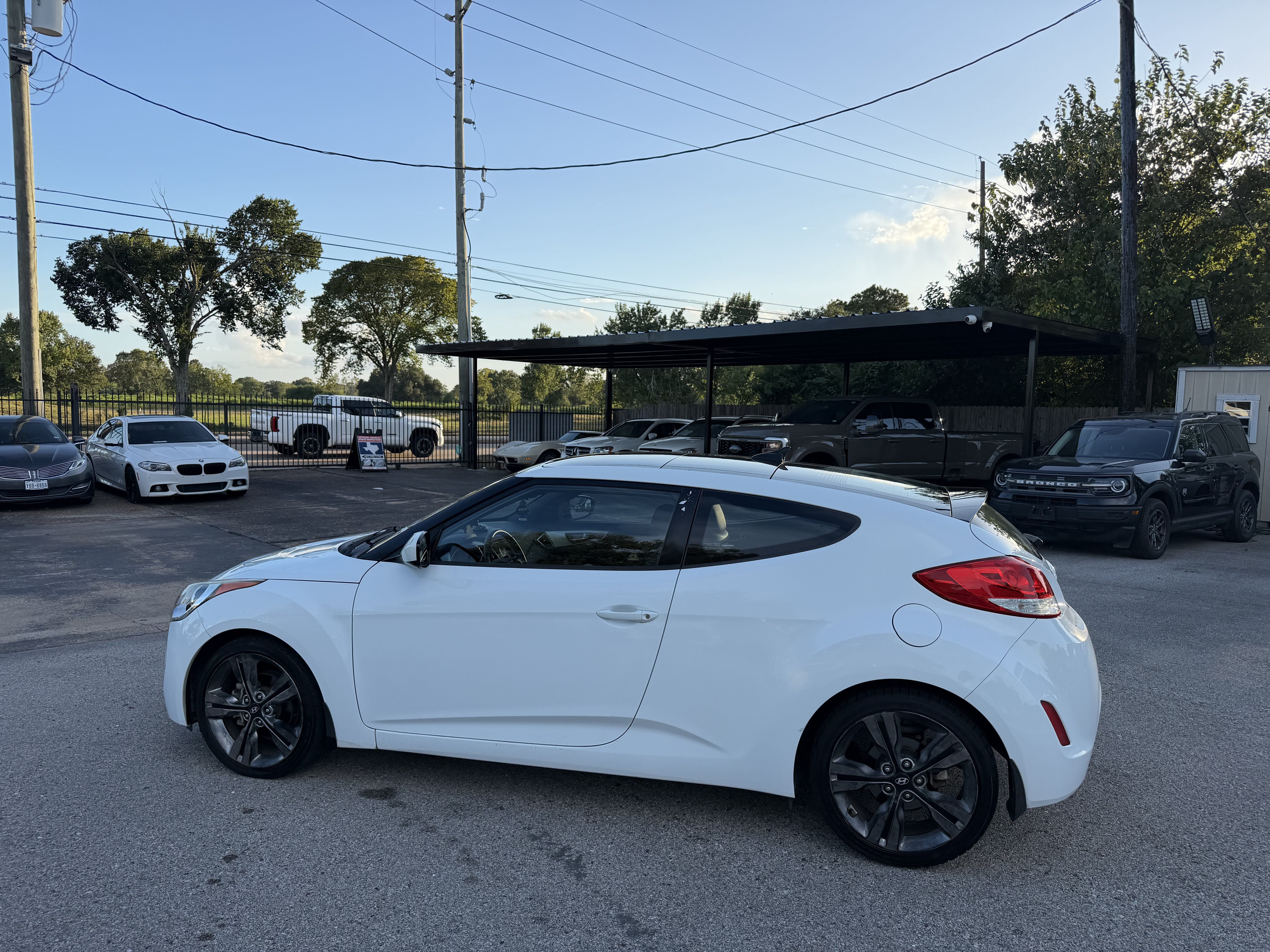 Used 2016 Hyundai Veloster w/ Option Group 02 FWD image 10
