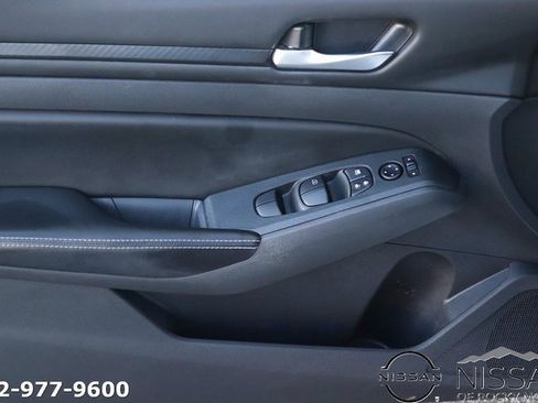 Used 2024 Nissan Altima 2.5 SV image 10