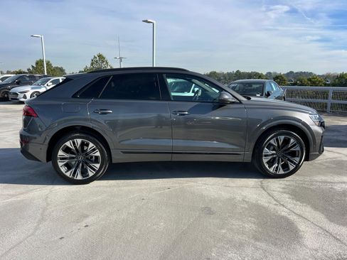 Used 2025 Audi Q8 Premium image 4