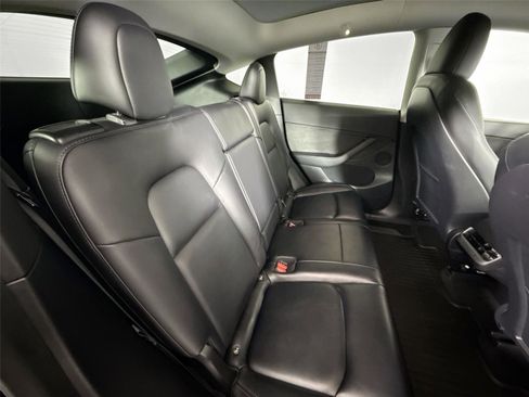 Used 2021 Tesla Model Y Long Range image 37