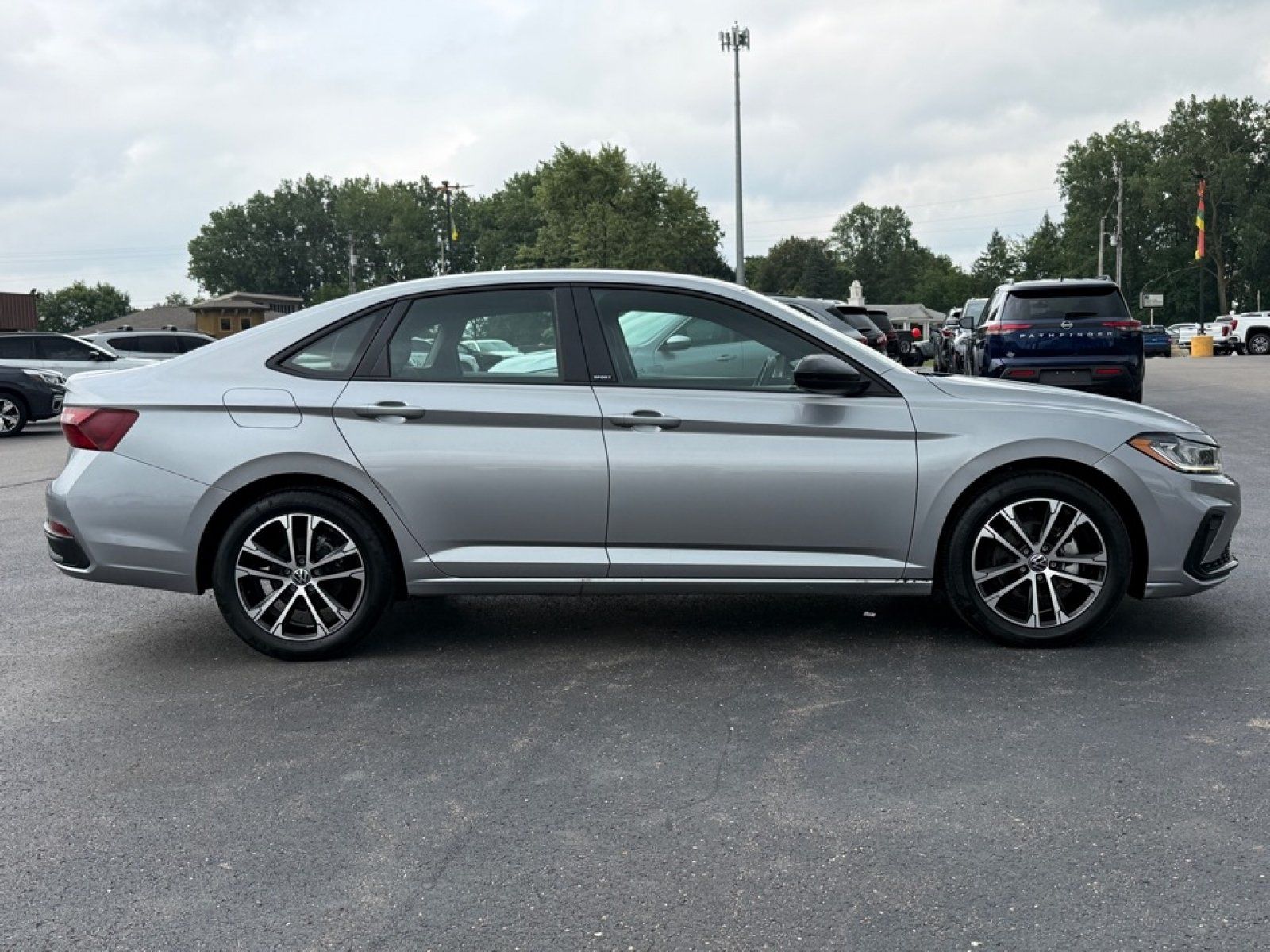 Used 2025 Volkswagen Jetta Sport FWD image 9