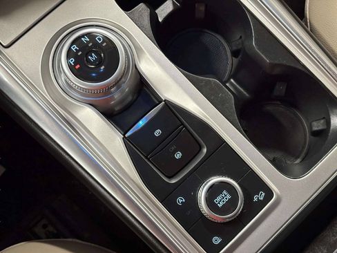 Used 2020 Ford Explorer XLT w/ Equipment Group 202A AWD/4WD image 29