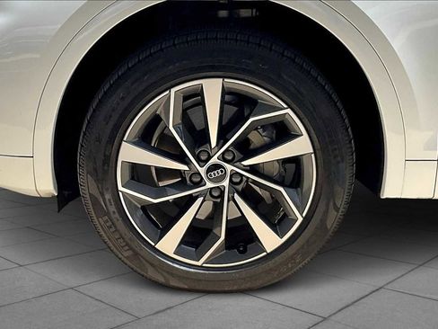 Used 2021 Audi Q5 2.0T Premium w/ Convenience Package image 9