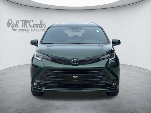 Used 2025 Toyota Sienna XLE Woodland Edition AWD/4WD image 8