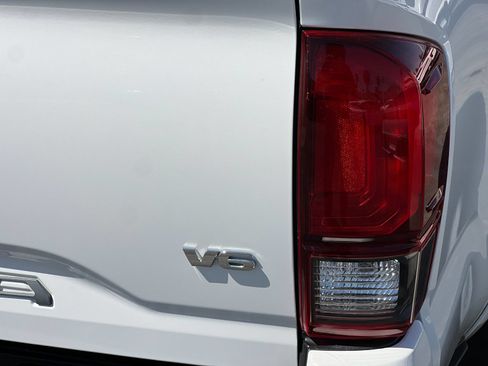 Used 2018 Toyota Tacoma TRD Sport w/ Technology Package RWD image 25