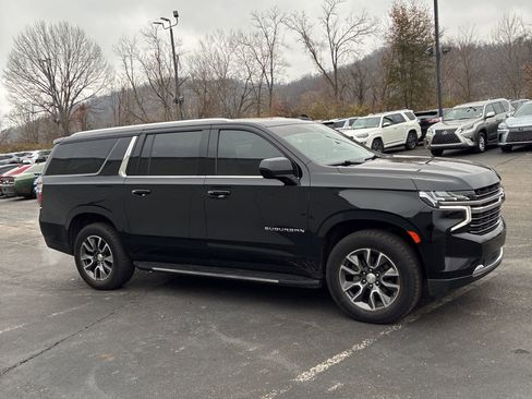 Used 2021 Chevrolet Suburban LT image 3